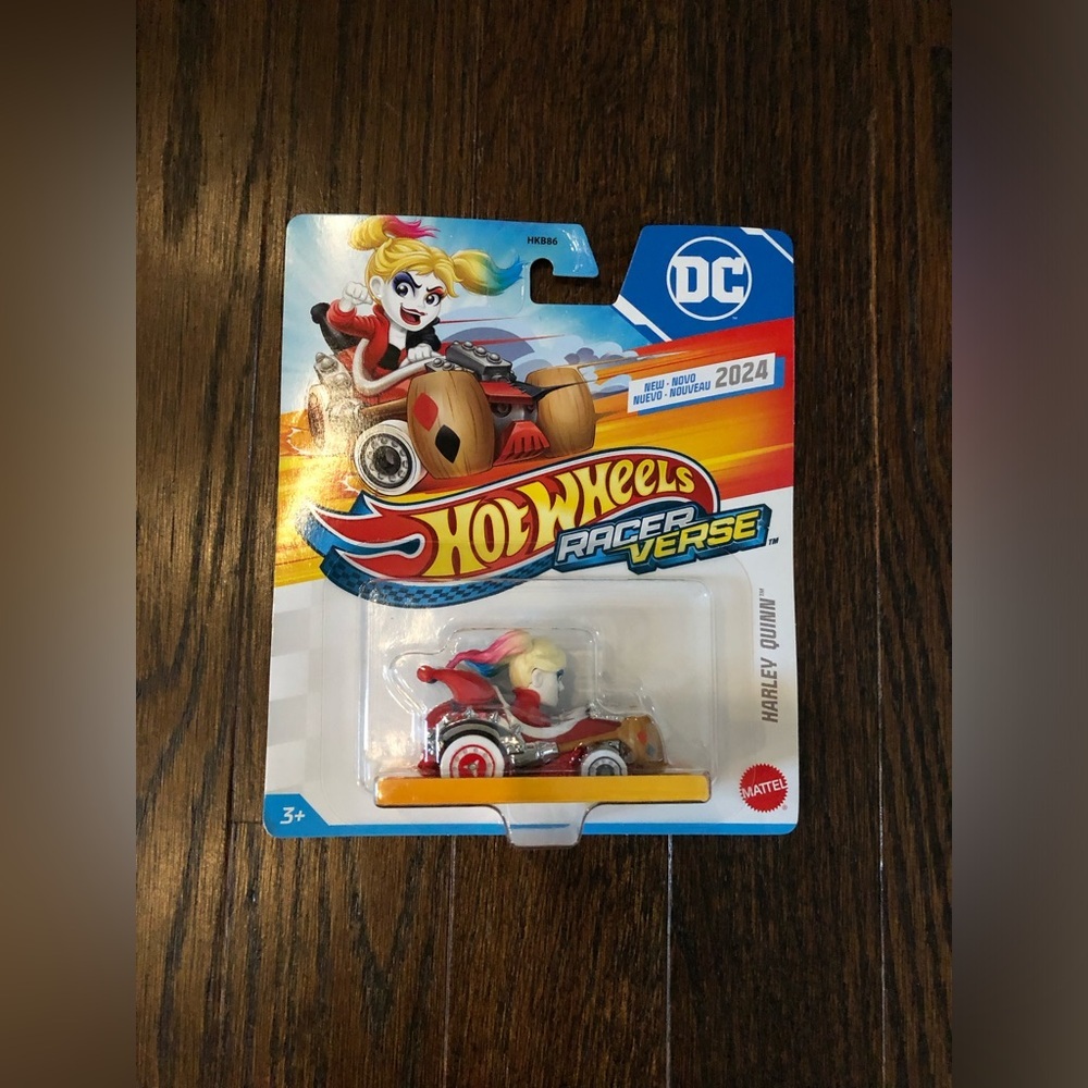 *NEW* Hot Wheels Racer Verse x DC Comics Diecast Car - Harley Quinn